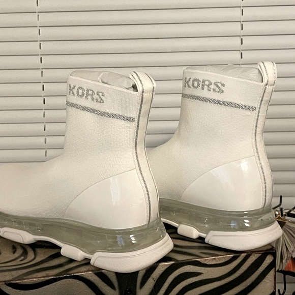 NEW! 𝑴𝑲 𝑺𝑶𝑪𝑲 𝑺𝑵𝑬𝑨𝑲𝑬𝑹𝑺 - Picture 6 of 6